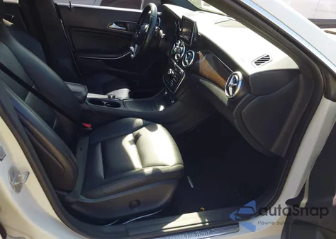 2014 Mercedes-Benz Cla 250 z USA, uszkodzony, nr VIN WDDSJ4EB5EN137006